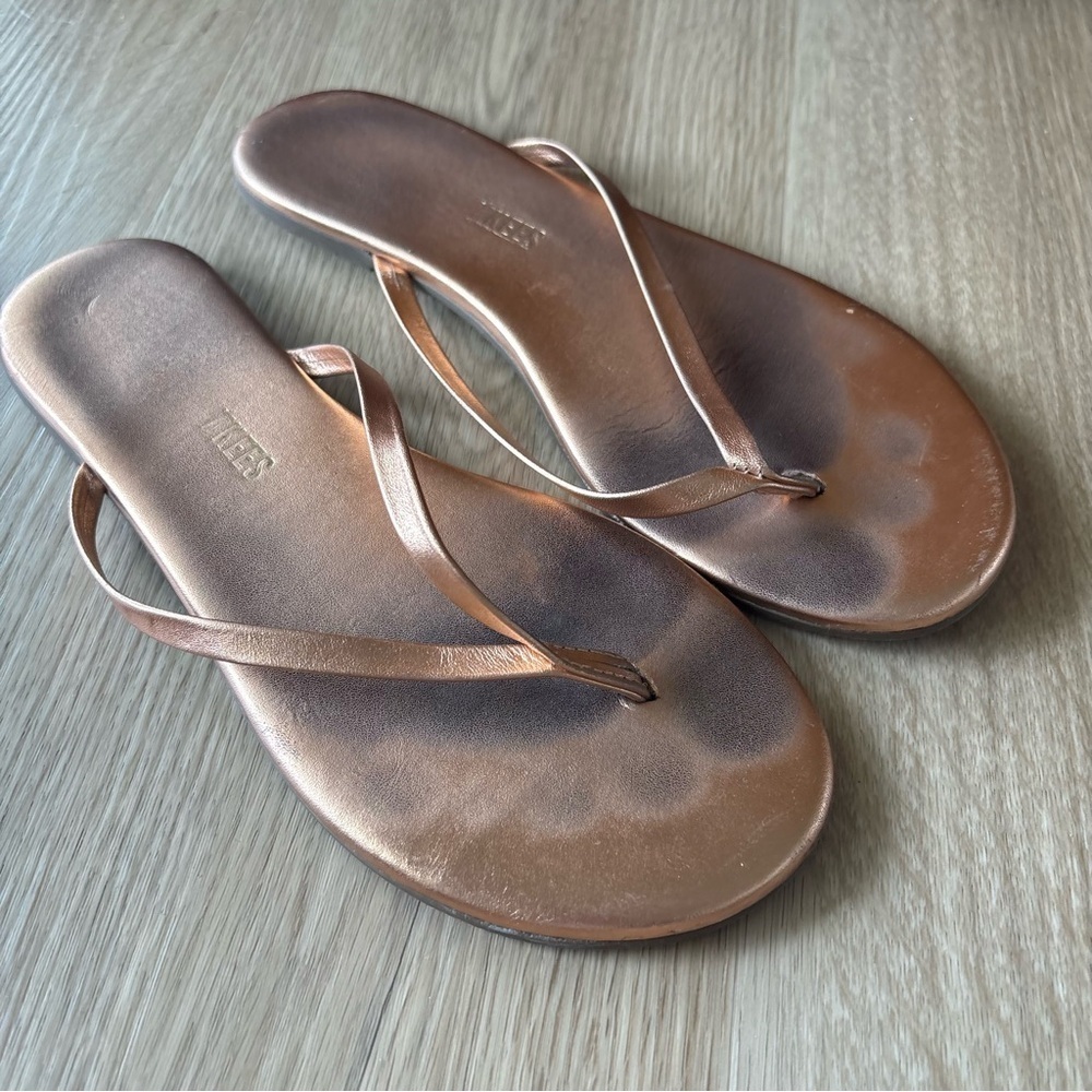 ** TKEES size 7 Rose Gold Flip Flops